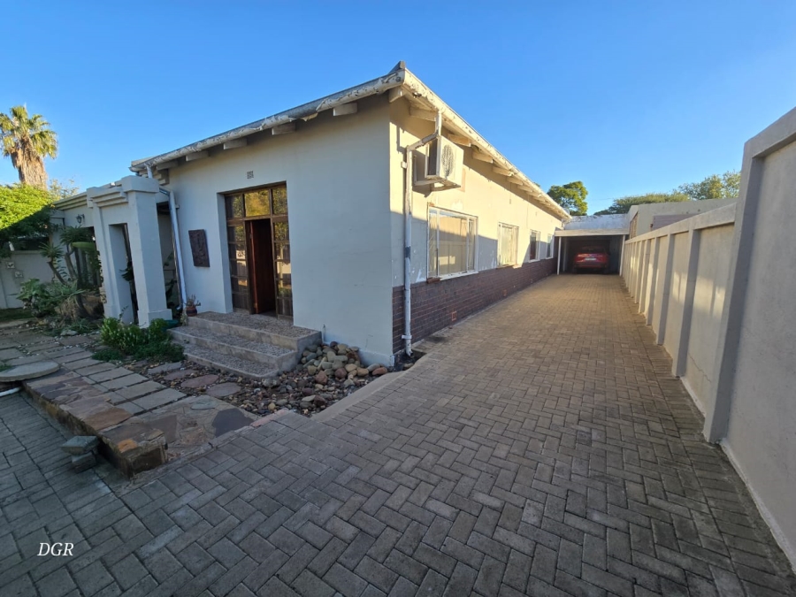 4 Bedroom Property for Sale in Herlear Northern Cape